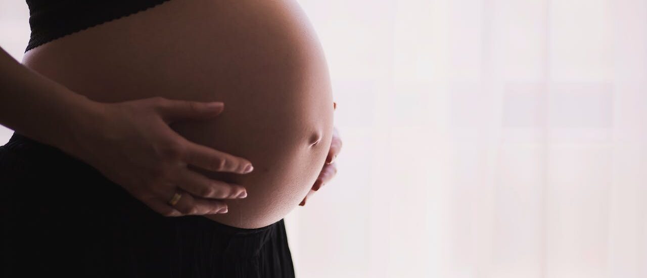 Kiedy czuć ruchy dziecka – magiczne chwile w ciąży