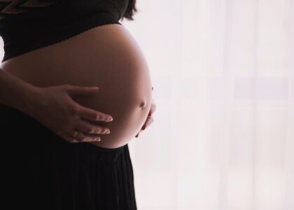 Kiedy czuć ruchy dziecka – magiczne chwile w ciąży