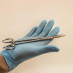 Nożyczki chirurgiczne – zastosowanie i charakterystyka narzędzi precyzyjnych